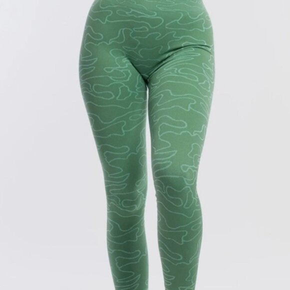 Arise Seamless High Waisted Camo Series ECHT 3/4 Leggings Size Small - Picture 8 of 8